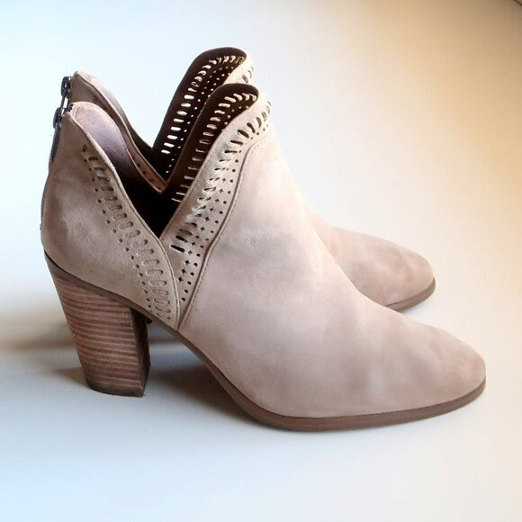 Vince Camuto Beige Suede Leather Block Heel Ankle Boots / Booties Size 9 - Picture 15 of 16